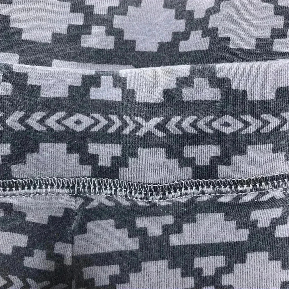 PINK By Victoria’s Secret Grey & Black Leggings SM - Picture 7 of 15